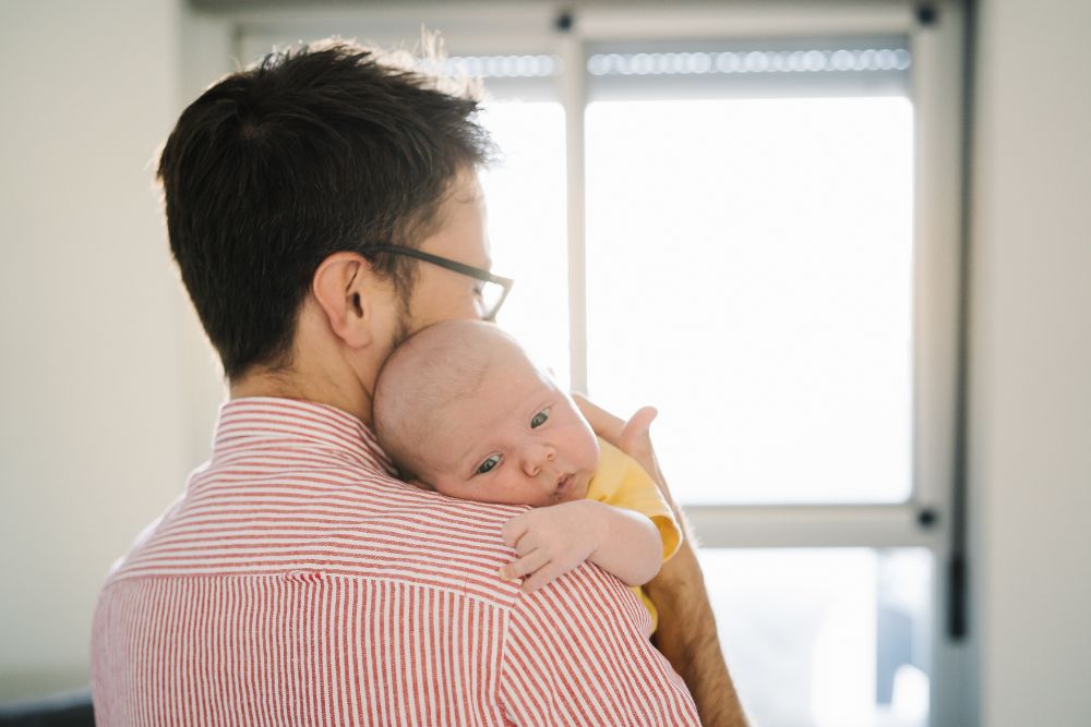 ¿Cómo gestionar la baja por paternidad?